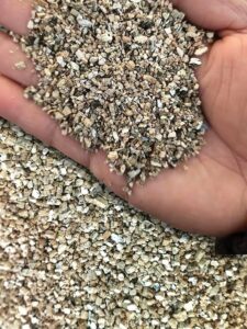 Vermiculite Granules – 1 Kg | Lightweight Soil Conditioner & Moisture Retainer | Ideal for Potting Mix, Seed Starting & Gardening Use